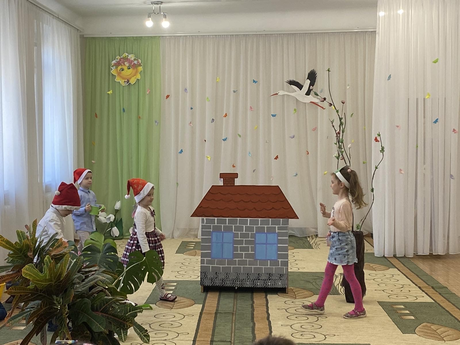 ,,ÎN PĂDUREA CU ALUNE” prezentat de teatrul ,,CUTEZTORUL”